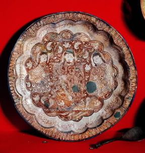 Ceramica. Piatto persiano di Gorgan in ceramica a lustro metallico (Teheran, Museo Archeologico).De Agostini Picture Library/C. Bevilacqua