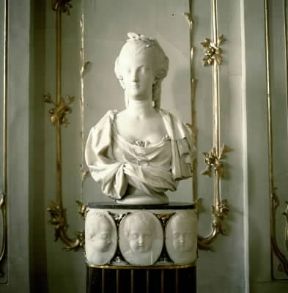 Lemoyne. Maria Antonietta, busto-ritratto opera di Jean-Baptiste II (Vienna, SchÃ¶nbrunn).Meyer