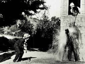Leopoldo Fregoli in un fotogramma del film Serenata di Fregoli del 1898.De Agostini Picture Library