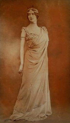 Diane-ClÃ©opÃ¢tre de MÃ©rode. La ballerina francese, nota come ClÃ©o de MÃ©rode, in un'immagine del 1905 (Parigi, MusÃ©e des Arts DÃ©coratifs).De Agostini Picture Library/G. Dagli Orti