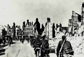 Francia. Truppe tedesche entrano a Dunkerque il 4 giugno 1940.De Agostini Picture Library