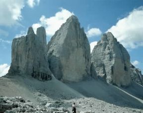 Tre Cime di Lavaredo. Una veduta del gruppo montuoso dolomitico.De Agostini Picture Library/G. Barone