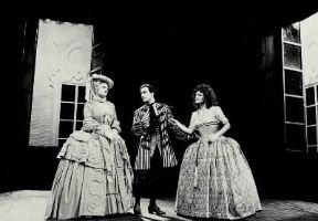 Carlo Goldoni. Una scena de Gli innamorati in una rappresentazione del 1983 al Teatro regionale toscano.De Agostini Picture Library