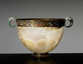 Glittica. Vaso in agata orientale e oro smaltato (Firenze, Museo degli Argenti).De Agostini Picture Library / A. Dagli Orti
