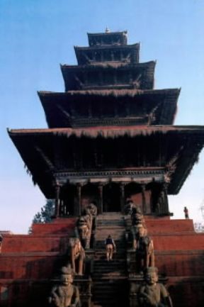 Bhadgaon . Il tempio di Nyatpola.De Agostini Picture Library/G. SioÃ«n