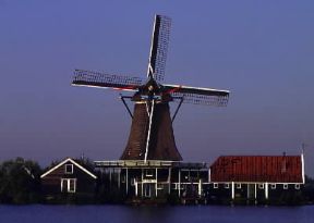 Mulino a vento olandese lungo il fiume Zaan.De Agostini Picture Library / A. Vergani