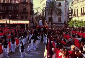 Processione della Settimana Santa a Siviglia.De Agostini Picture Library/G. SioÃ«n