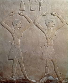 Egitto . Danzatrici in un bassorilievo in calcare dipinto dalla tomba di Nekheptka a SaqqÃ¢ra.De Agostini Picture Library/G. Dagli Orti