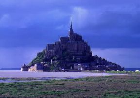 Le Mont-Saint-Michel. Veduta del borgo e dell'abbazia medievale arroccati sull'isolotto dell'omonima baia.De Agostini Picture Library / G. SioÃ«n