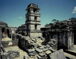Maya. Scorcio del complesso del Palazzo dell'antica cittÃ  di Palenque, nel Chiapas.De Agostini Picture Library/G. Dagli Orti