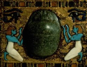 Scarabeo. Particolare di un antico gioiello di arte egizia (Il Cairo, Museo Egizio).De Agostini Picture Library / A. Dagli Orti
