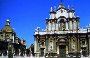 Catania. La settecentesca facciata del duomo, realizzata da G. B. Vaccari.De Agostini Picture Library/M. Leigheb