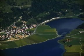 Europa. Veduta del lago di Silvaplana nel cantone svizzero dei Grigioni.De Agostini Picture Library/F. Giaccone