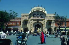 Jaipur . L'ingresso della cittÃ  vecchia.De Agostini Picture Library/M. Bertinetti