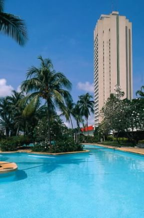 Abidjan. Scorcio della piscina dell'Hotel Ivoire.De Agostini Picture Library/L. Romano