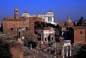 Roma. Il Foro romano, il Campidoglio e, sullo sfondo, il monumento a Vittorio Emanuele II. De Agostini Picture Library / W. Buss