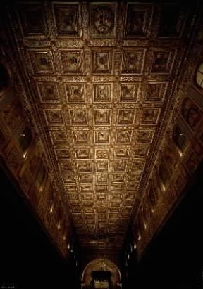 Soffitto a cassettoni intagliati e dorati nella basilica di S. Maria Maggiore a Roma.De Agostini Picture Library/G. Nimatallah