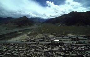 Tibet. Veduta aerea di Lhasa.De Agostini Picture Library/G. SioÃ«n