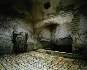Bagno. Il frigidarium delle terme di Ercolano.De Agostini Picture Library / G. Dagli Orti