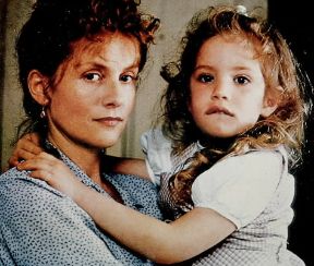 Claude Chabrol. Un fotogramma del film Un affare di donne (1988) con Isabelle Huppert.De Agostini Picture Library