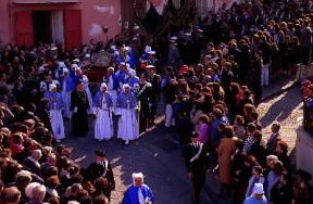 Processione del Cristo Morto a Procida, Napoli.De Agostini Picture Library/G. Roli