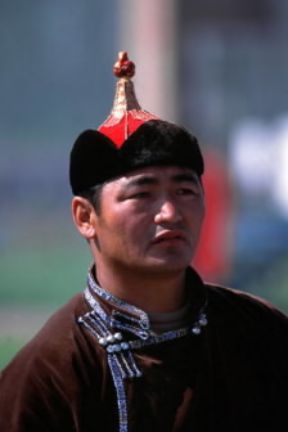 Asia. Un uomo mongolo con gli abiti della festa nazionale di Naadam.De Agostini Picture Library/W. Buss