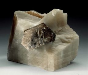 Mica. Un campione del minerale su calcite.De Agostini Picture Library/Photo 1