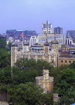 Londra. Una veduta del complesso della Torre di Londra.De Agostini Picture Library/W. Buss