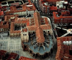 Palencia . Veduta aerea della cattedrale della cittÃ  spagnola.De Agostini Picture Library/Pubbli Aer Foto