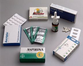 Farmaci per le malattie di raffreddamento. Farmacologia. Alcuni farmaci possono essere utilizzati per la cura sintomatica delle malattie di raffreddamento, benché queste siano spesso dovute ad agenti virali.