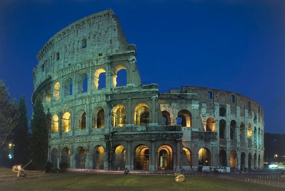 Il Colosseo di notte Lazio - Roma, il Colosseo o Anfiteatro Flavio, 70-80 d.C. (Patrimonio dell'Umanità UNESCO, 1980). Notturno