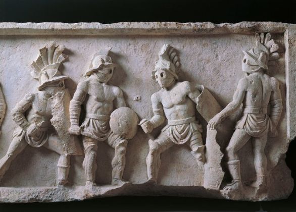 Gladiatori, rilievo di una scena di combattimento Civiltà romana, I secolo d.C. Rilievo con scene di giochi e combattimenti tra gladiatori (munera). 