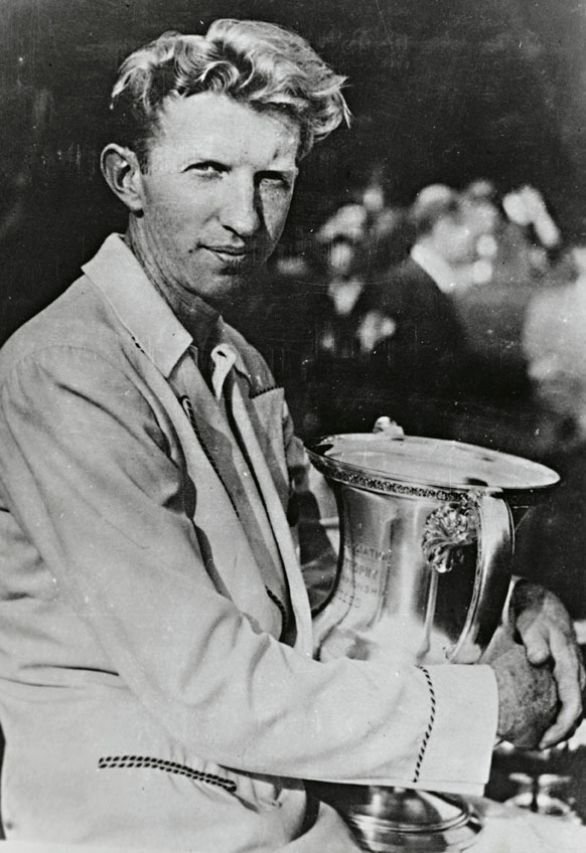 Donald Budge (Oakland, 1915 - Scranton, 2000), tennista statunitense John Donald (1915–2000) è famoso per aver vinto per primo nel 1938 i tornei del Grande Slam.
