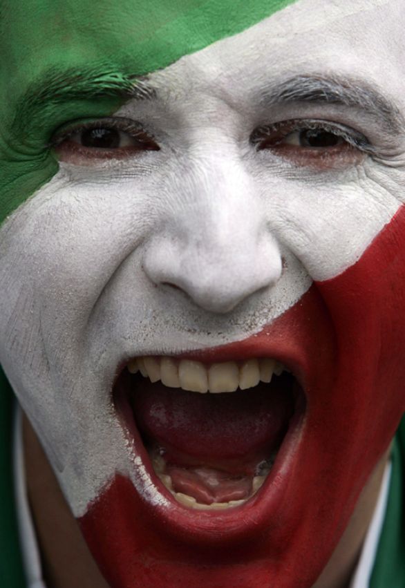 Mondiali di calcio: tifoso italiano L'Italia è la seconda Nazionale di calcio ad aver vinto il maggior numero di Mondiali, quattro per la precisione, nel 1934, nel 1938, nel 1982 e nel 2006.