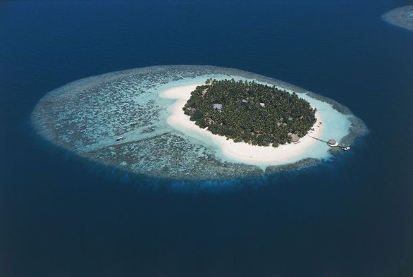 Isola di Ihuru, Maldive Veduta aerea dell'isola di Ihuru nell’atollo di Male Nord, Maldive.
© De Agostini Picture Library.