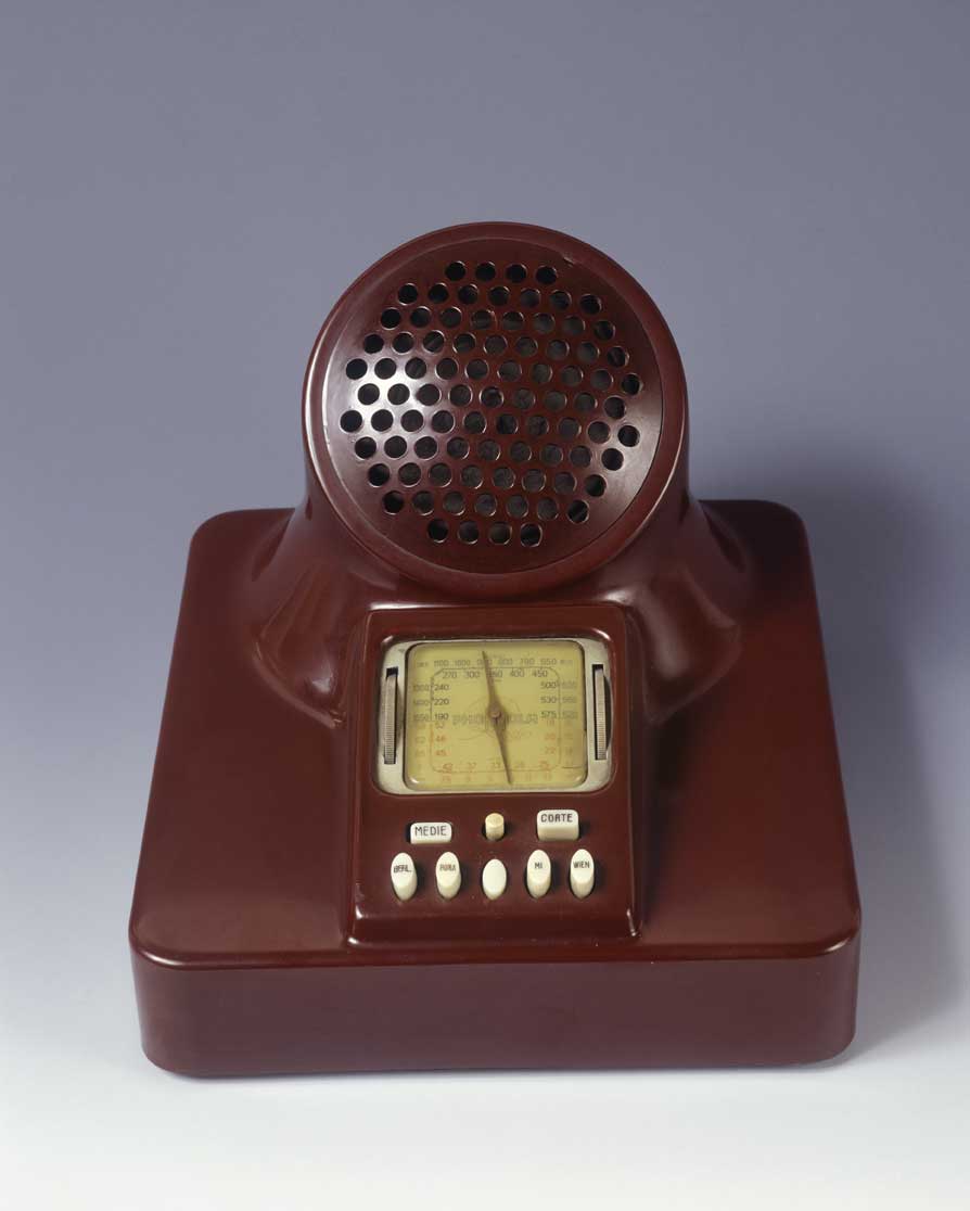 Radio Phonola Radio Phonola Modello 547, designer Luigi Caccia Dominioni, Livio e Pier Giacomo Castiglioni, 1940.
De Agostini Picture Library