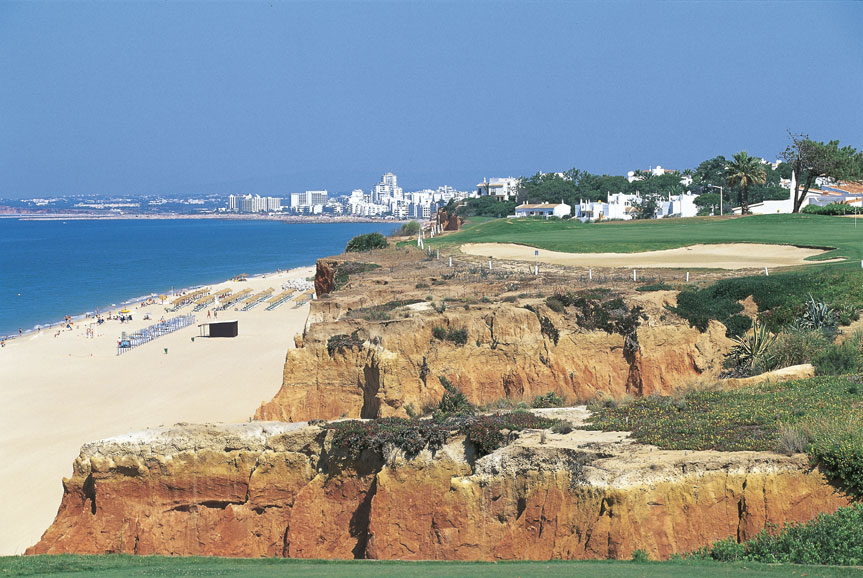 La spiaggia e il campo da golf di Vale do Lobo La spiaggia e il campo da golf di Vale do Lobo, Algarve, Portogallo.
© De Agostini Picture Library.