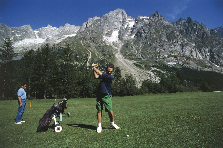 Campo da golf in Val Ferret Campo da golf in Val Ferret, Valle d'Aosta.
© De Agostini Picture Library.