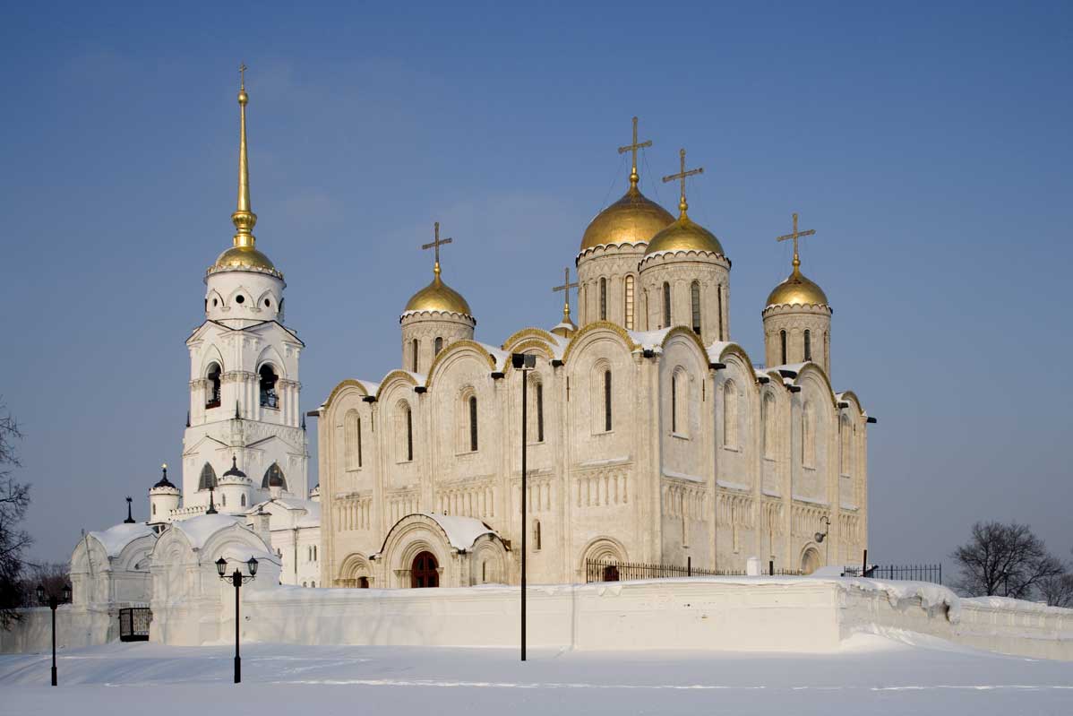 Il campanile (1810) e la Cattedrale dell'Assunzione (1185-89), situati nella città di Vladimir in Russia.
De Agostini Picture Library