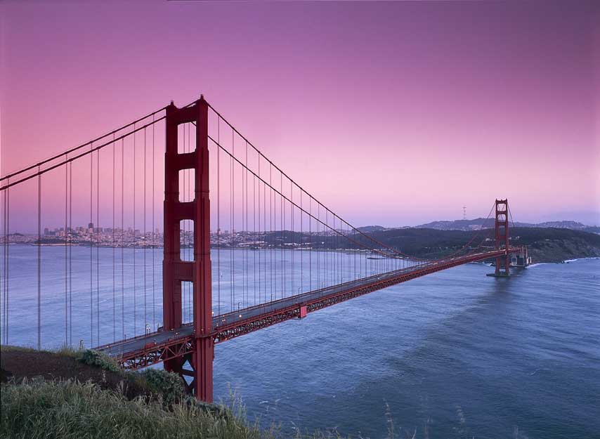 Golden Gate Bridge, San Francisco Il Golden Gate Bridge a San Francisco al tramonto (costruito tra il 1933 e il 1937).
De Agostini Picture Library