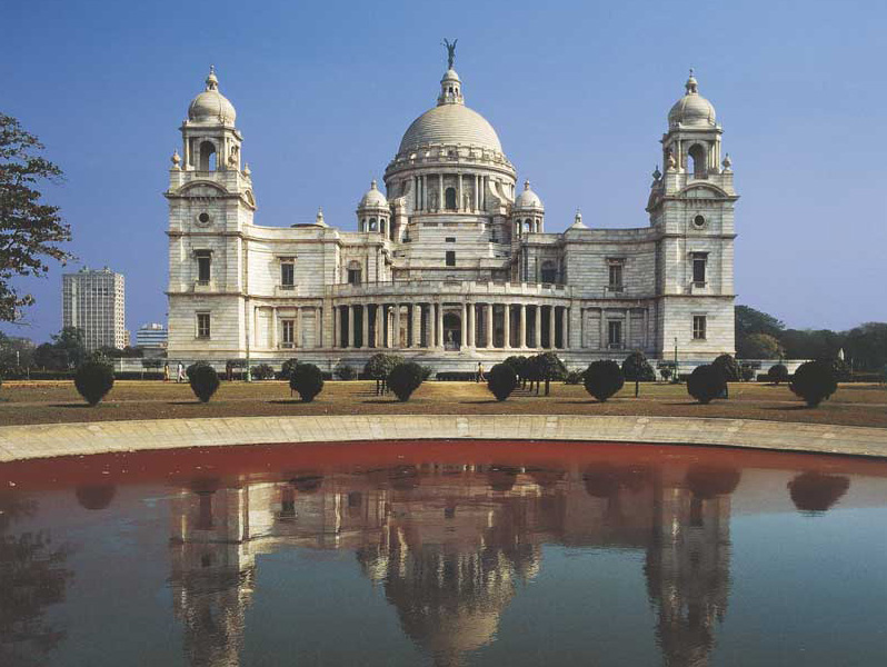 Victoria Memorial Hall, Calcutta Victoria Memorial Hall è il simbolo di Calcutta, città a cui Madre Teresa dedicò la propria esistenza.
© De Agostini Picture Library.