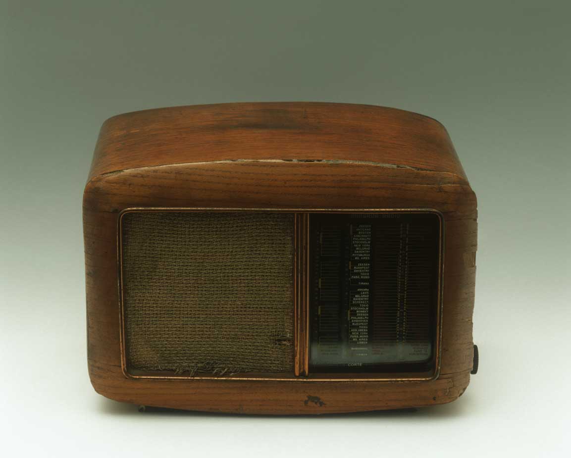 Radio minerva Radio Minerva, chassis in legno, anni Quaranta del Novecento.
De Agostini Picture Library