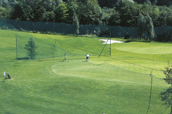 Campo di golf a Saltusio Campo di golf a Saltusio, Val Passiria, (Bz), Trentino Alto Adige.
© De Agostini Picture Library.