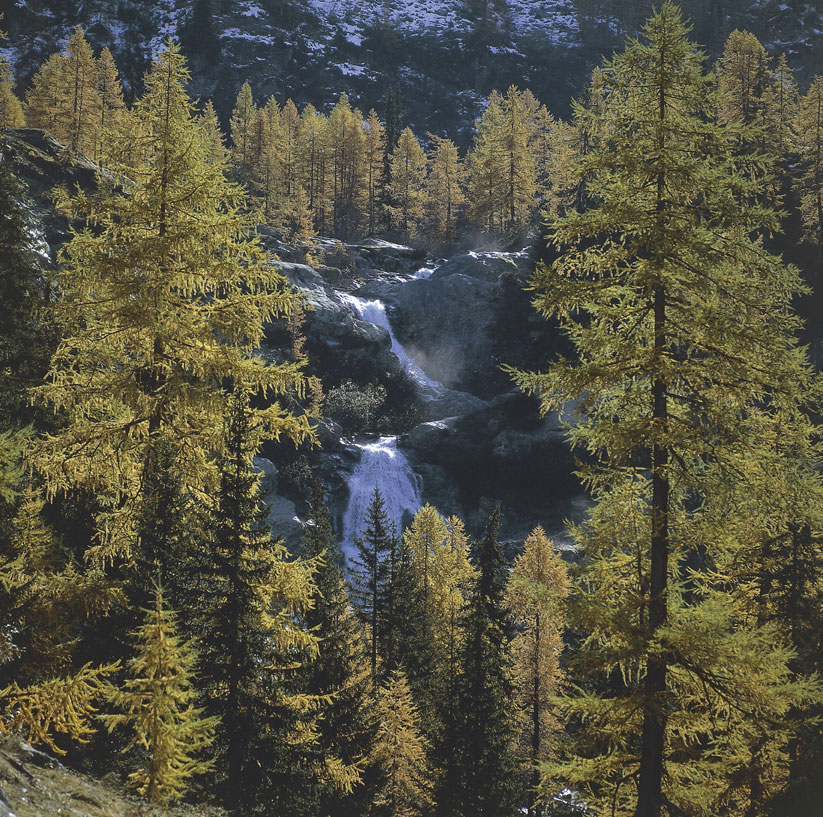 Il torrente Rutor in Valle d'Aosta, in autunno Fiumi e torrenti aumentano la loro portata in primavera e in autunno a causa delle numerose piogge.