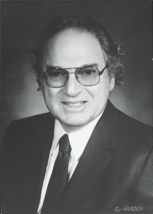 Herbert Aaron Hauptman, premio Nobel per la chimica nel 1985 insieme a Jerome Karle Herbert Aaron Hauptman (New York, 1917). Negli anni 1953-56 elaborò, con J. Karle, un metodo statistico per il calcolo delle fasi nell'analisi delle strutture cristalline. Il metodo si è rivelato particolarmente utile per determinare la struttura di macromolecole di interesse biologico mediante l'analisi diffrattometrica con raggi X. Per queste ricerche Hauptman e Karle hanno ottenuto il premio Nobel per la chimica nel 1985.