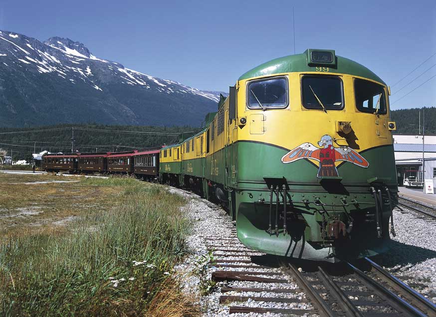 Trendo della linea ferrofiaria White Pass and Yukon Treno della storica linea ferroviaria 