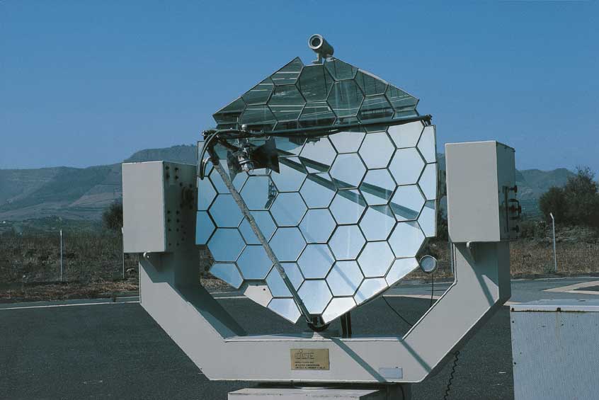 Centrale solare di Adrano, Sicilia Specchi nella centrale solare, Sicilia, Adrano (CT).
© De Agostini Picture Library.