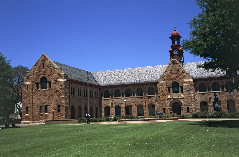 Sede del Mapungubwe Museum a Pretoria, Sudafrica Museo che custodisce i tesori archeologici di Mapungubwe (patrimonio dell'UNESCO dal 2003) aperto nel 2000 all'interno dell'Università di Pretoria.