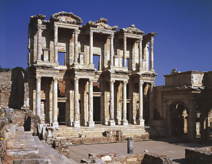 Turchia, Efeso, Biblioteca di Celso (sec. II d. C.) Questo edificio, costruito in onore di Gaio Giulio Celso Polemeno da suo figlio Gaio Giulio Aquila, oltre a essere una biblioteca è anche il monumento sepolcrale di Celso. Esempio di 