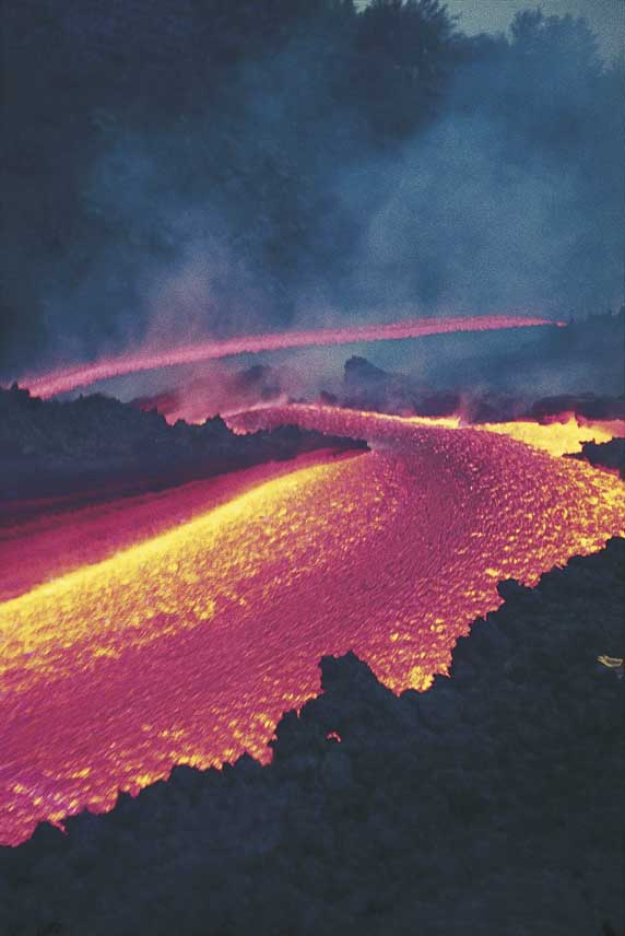 Etna in eruzione L'Etna (Sicilia) durante un'eruzione.
© De Agostini Picture Library